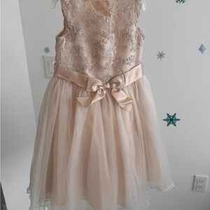 New- Elegant Floral Lace Kids Dress - Cream/ size 5